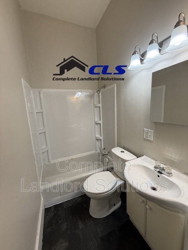 Building Photo - 932 8th Ave