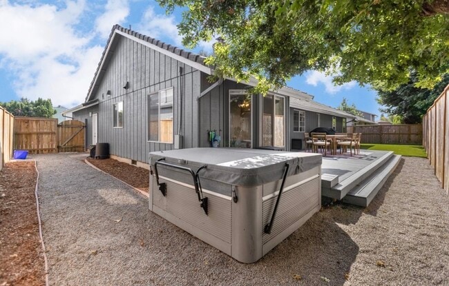 Building Photo - 1485 Luella St