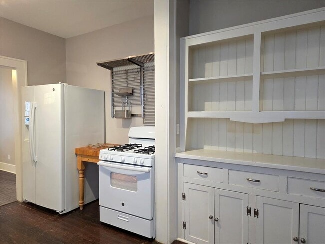 Building Photo - 206 E 34th St