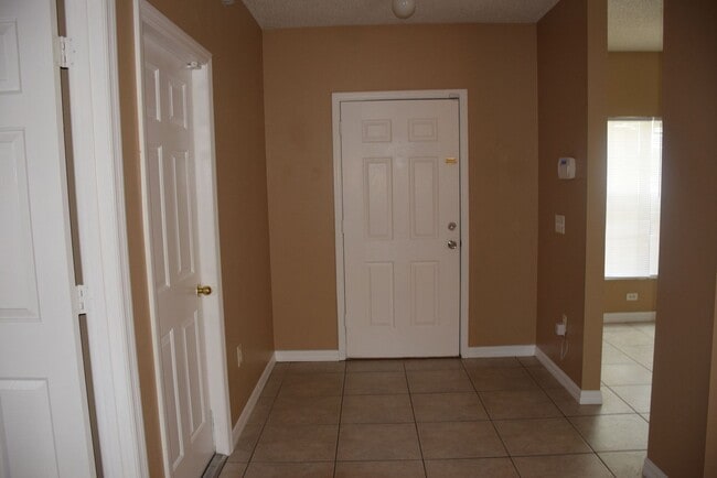 Building Photo - Quaint 3 Bedroom, 2 Bath Ranch Home – A Tr...