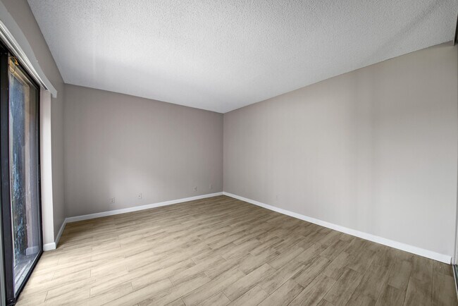 Building Photo - 388 Lake Arbor Dr