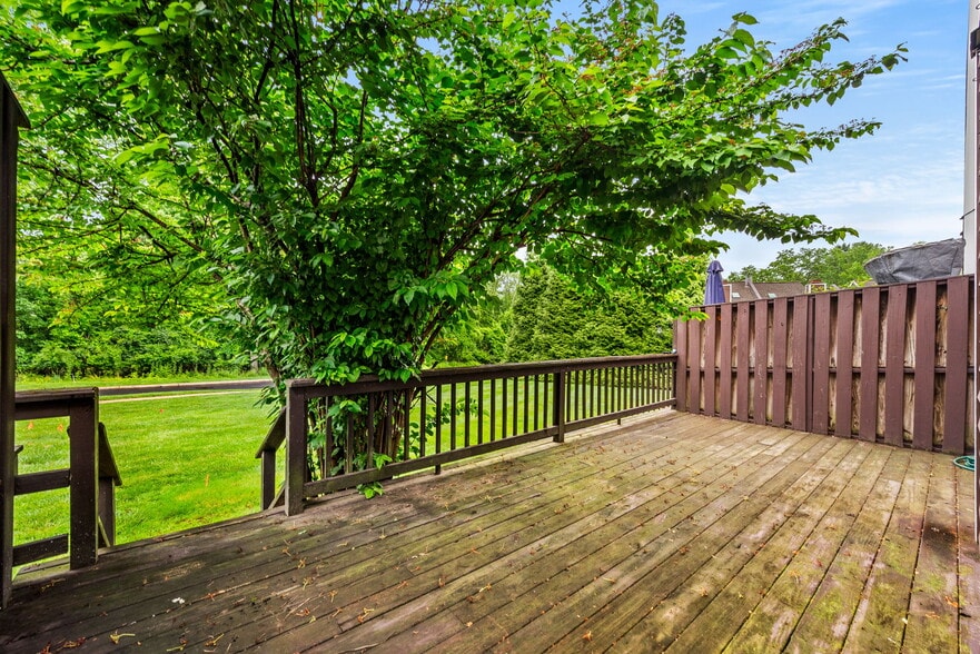 Building Photo - 267 Fox Run