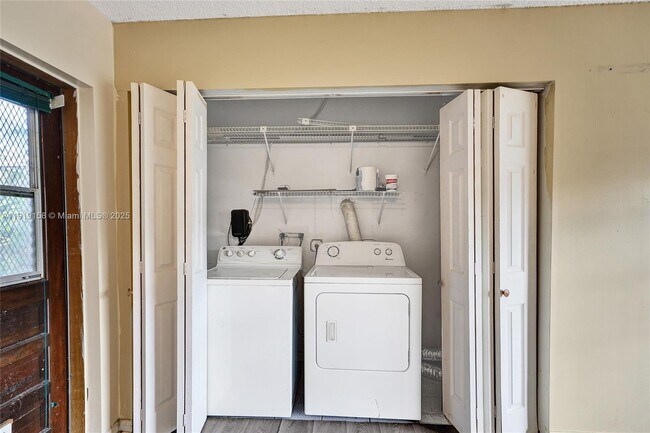 Building Photo - 5551 SW 57th St