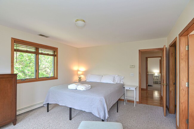 Building Photo - Winter Rental: Wingaerchic (Dog-friendly!)
