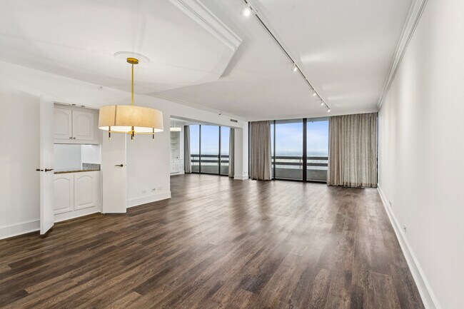 Building Photo - 2660 Peachtree Rd NW