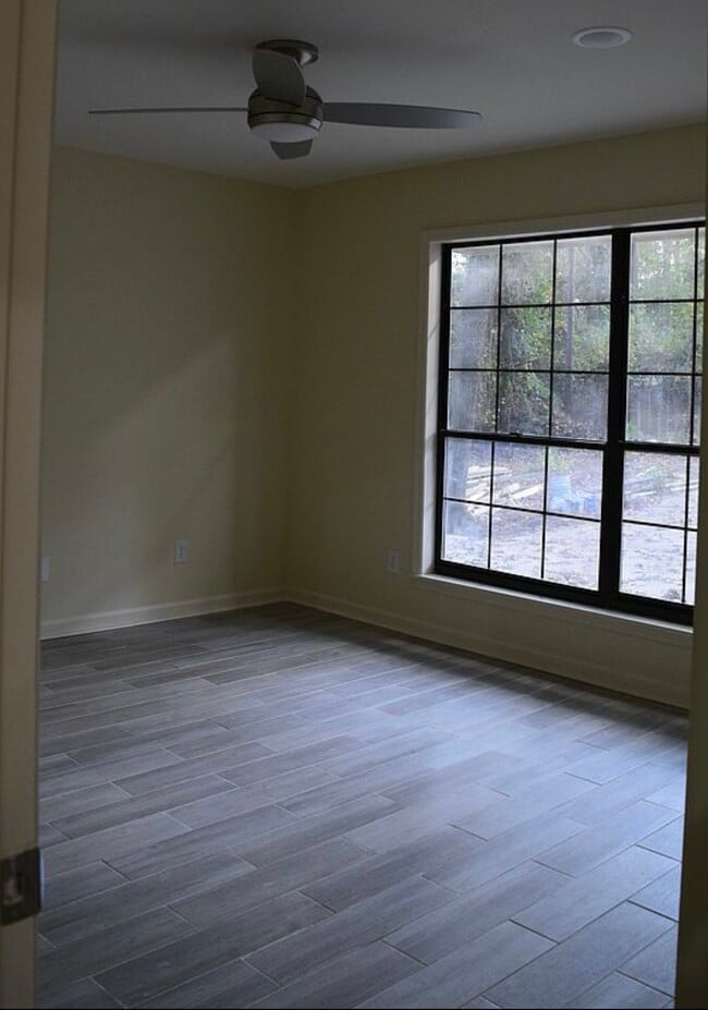 Building Photo - 112 Fox Run