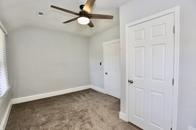 Building Photo - Updated & Ready 09-19-25! Pet Friendly - F...
