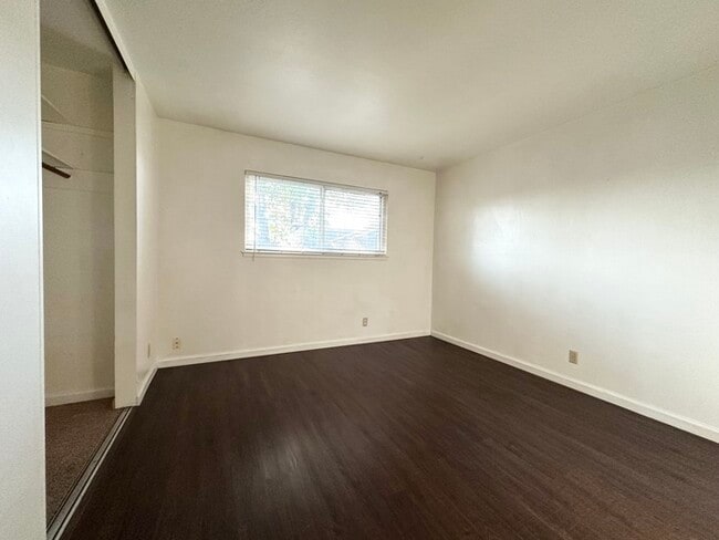 Building Photo - Charming cottage style unit located in Sacramento!