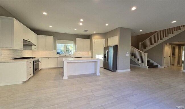 Building Photo - 145 Winnett