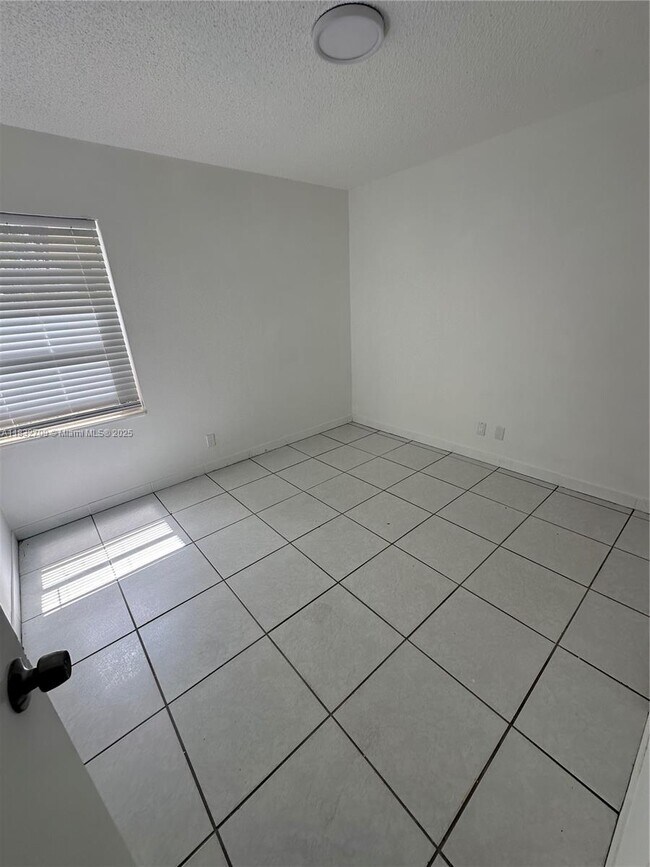 Building Photo - 3815 S 57th Ave