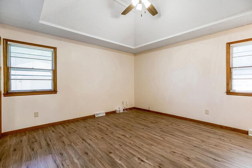 Building Photo - Spacious Shawnee Home Near Mill Creek Streamway Park