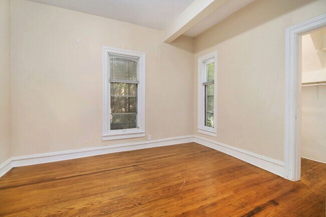 Building Photo - 1108 S Westnedge Ave