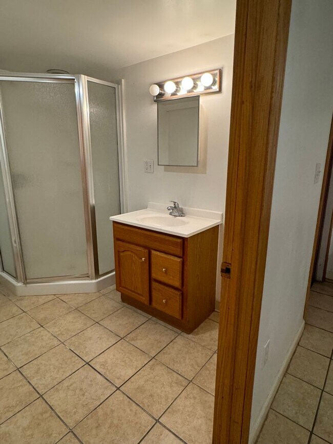 Building Photo - 849 E University Ave