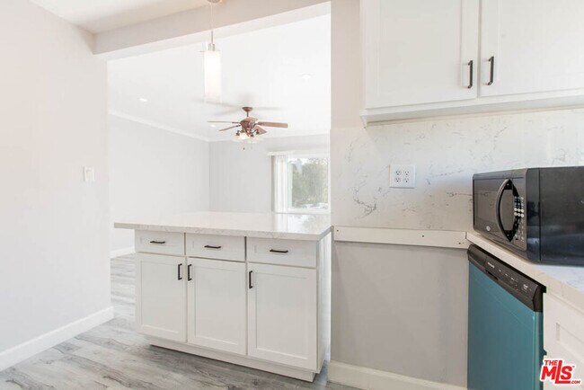 Building Photo - 8525 Cadillac Ave