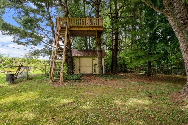 Building Photo - Beautiful Brick Ranch Home in Franklin