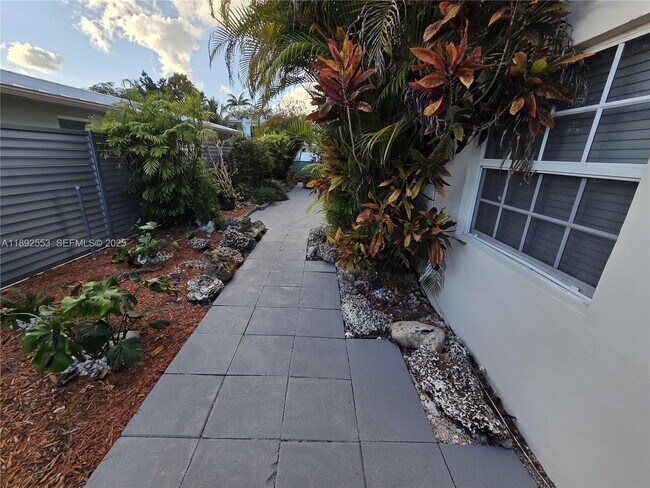 Building Photo - 9100 SW 95th Ave