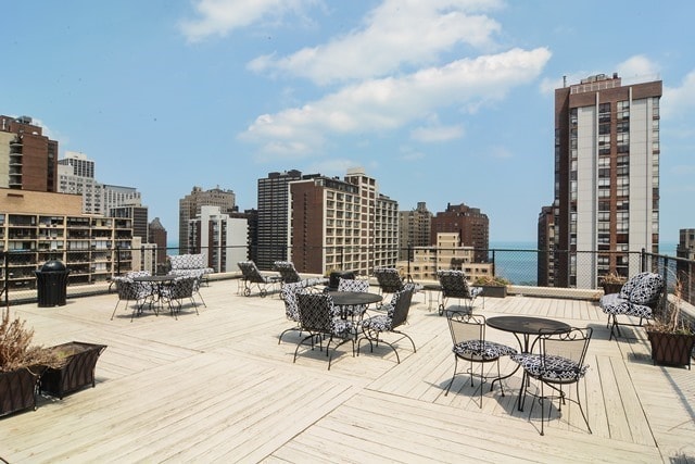 Building Photo - 1339 N Dearborn St