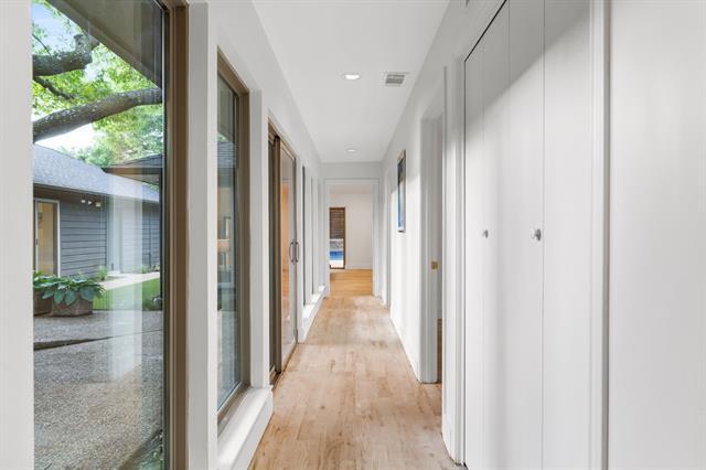 Building Photo - 9415 Hill View Dr