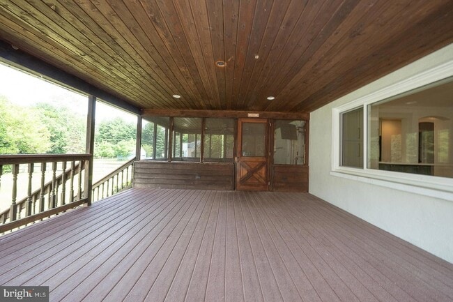 Building Photo - 353 S Old Middletown Rd