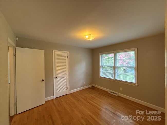 Building Photo - 1521 Woodhill Ln