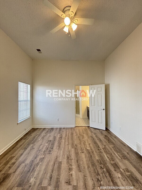 Building Photo - 2512 Courtney Dr