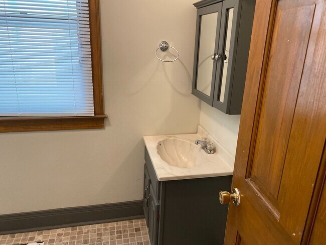 Building Photo - 339 Park Ave