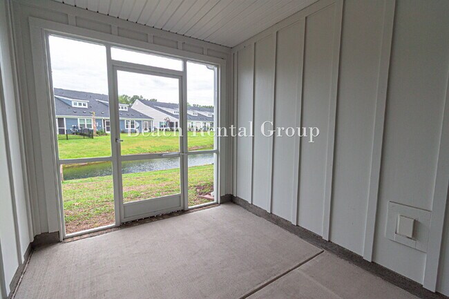 Building Photo - Furnished Townhouse in Gated Community