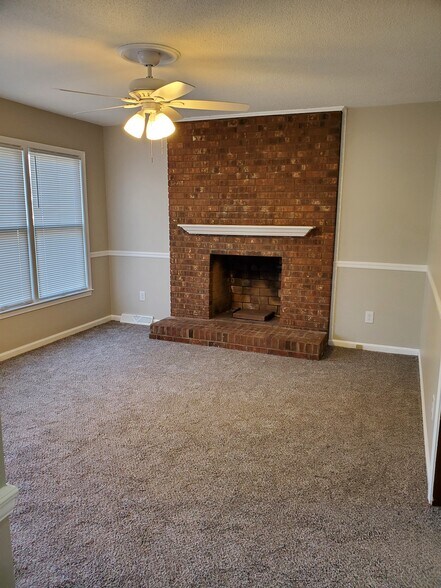 Building Photo - 801 Applewood St