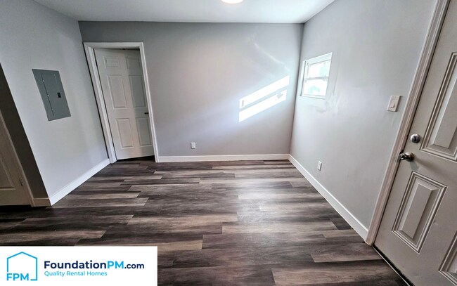 Building Photo - 2401 Alcy Manor Ln