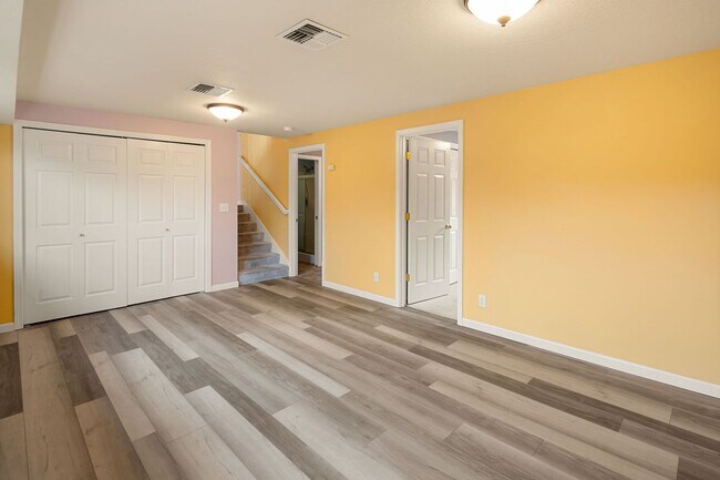 Building Photo - Four Bedroom Dream House
