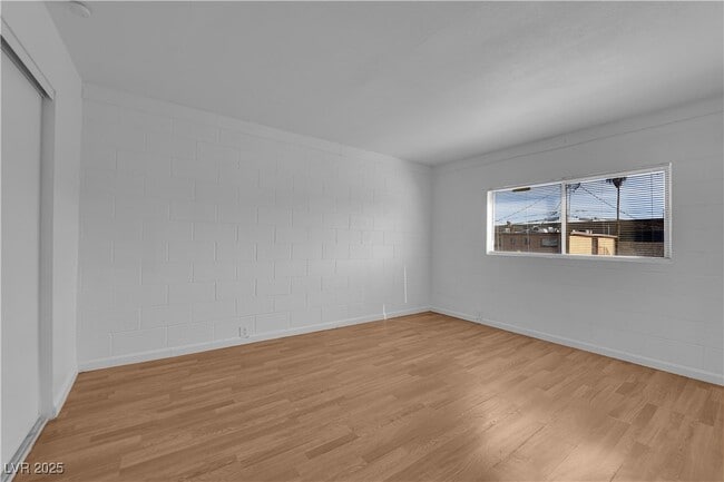 Building Photo - 2908 E Poplar Ave