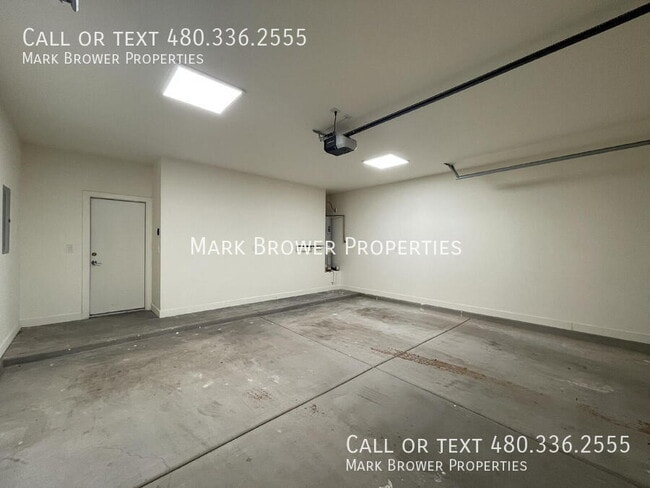 Building Photo - 1561 E Mahoney Ave