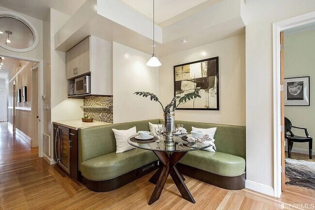 Building Photo - 450 Fair Oaks St