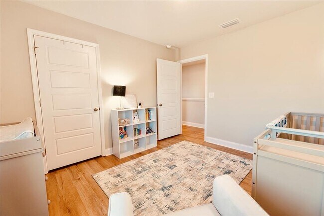 Building Photo - 8120 Fairview Ct