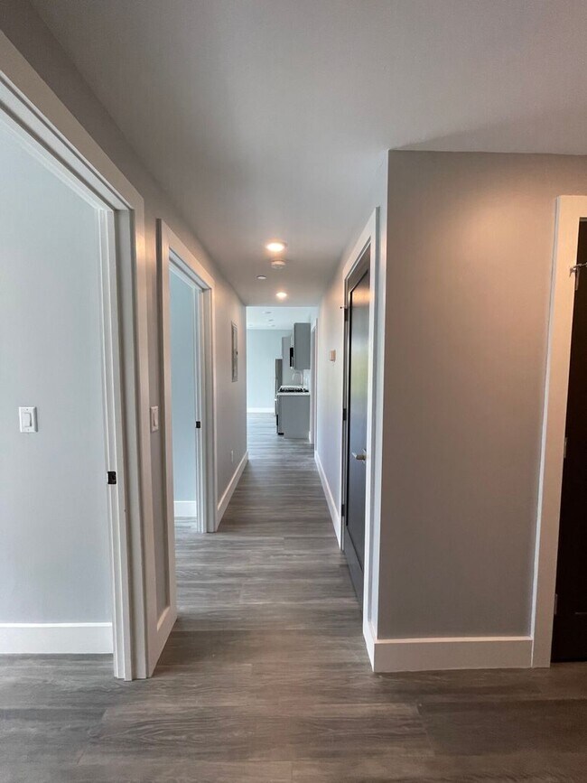 Building Photo - Charming 3 Bedroom-No Broker Fee