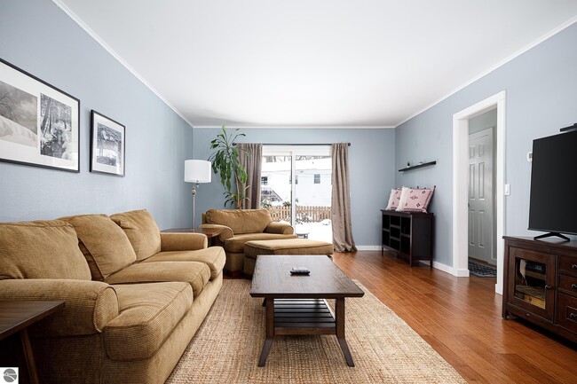 Building Photo - 1704 Comanche St