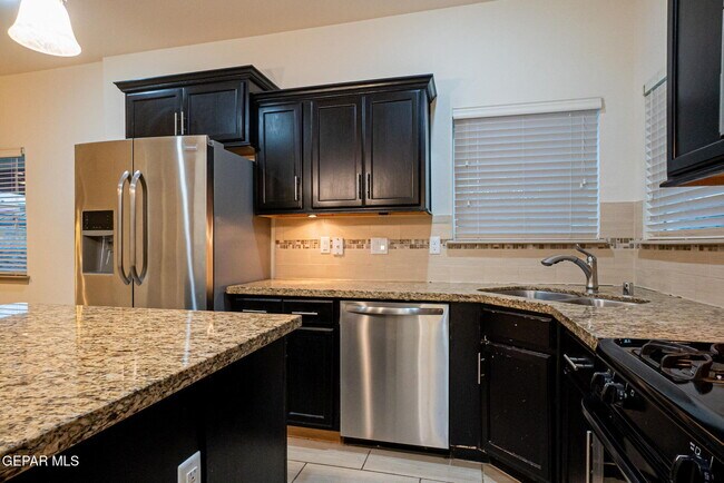 Building Photo - 3204 Merry Mdw