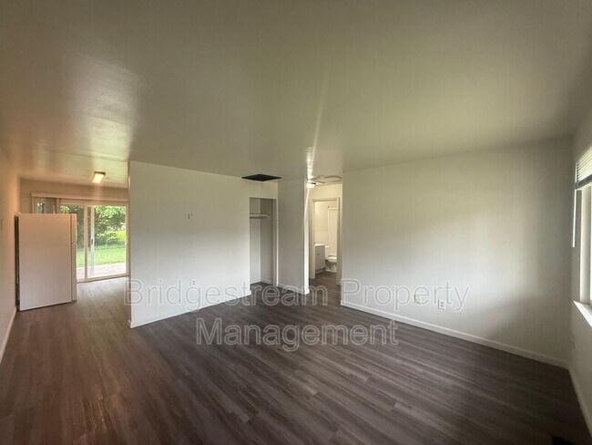 Building Photo - 1214 Case Ave