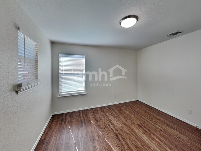 Building Photo - 3942 Legend Pond