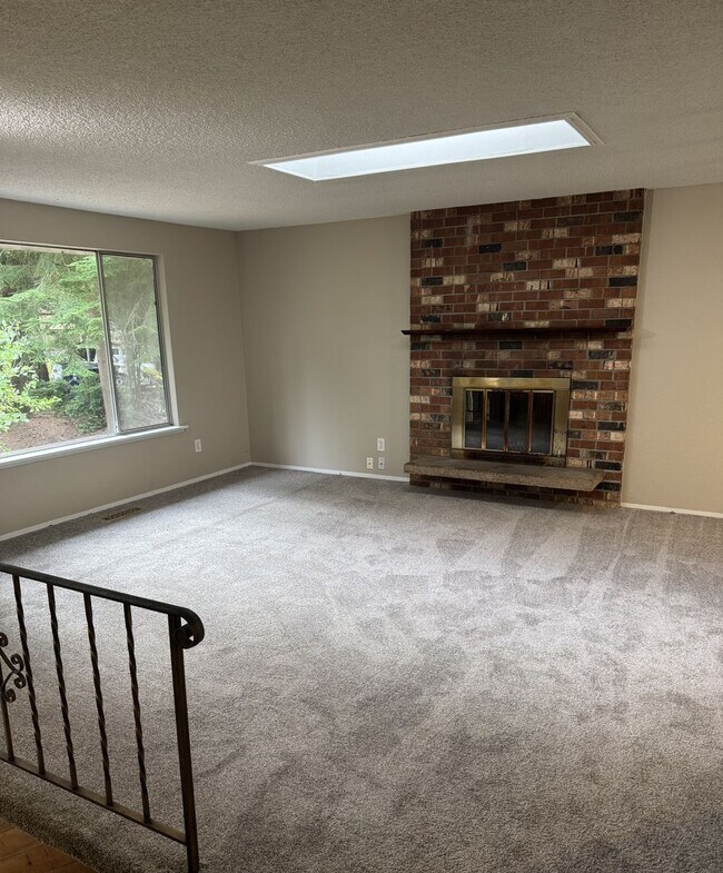 Building Photo - Beautiful 4 Bed 2.5 Bath home in Tacoma