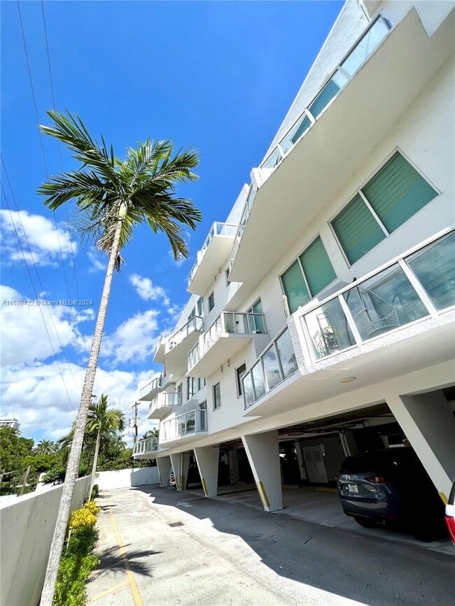 Building Photo - 1650 Brickell Ave