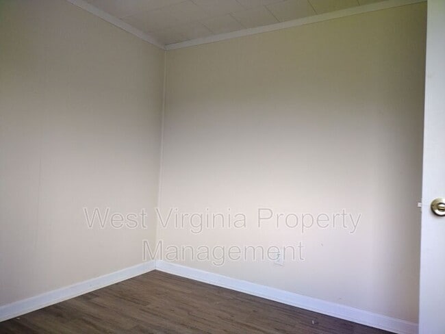 Building Photo - 335 Little Vine Dr