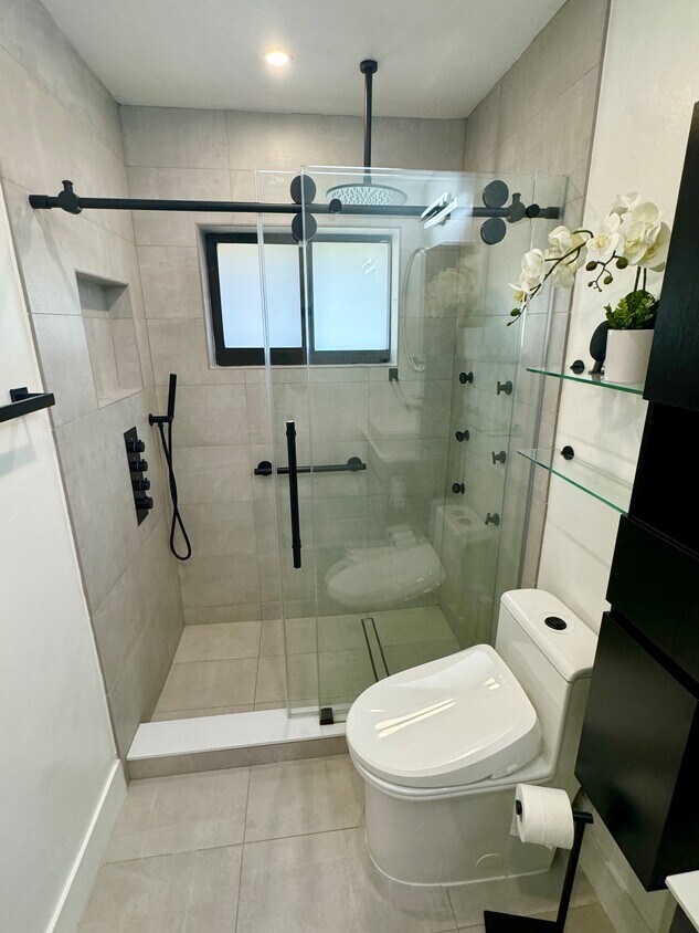 Building Photo - 3936 Arelia Dr S