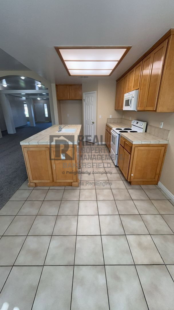 Building Photo - 9913 Pavilion Dr