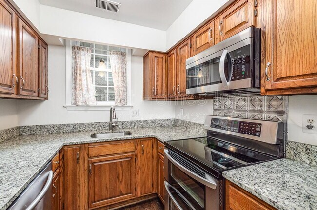 Building Photo - 449 Old Town Ct