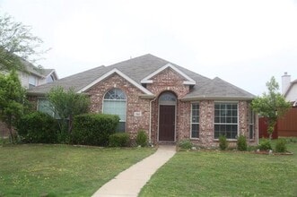 Building Photo - 712 Monterey Dr