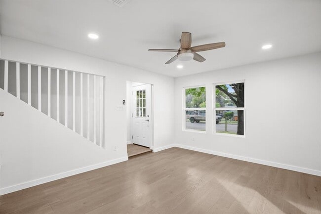 Building Photo - 7520 Uray Dr