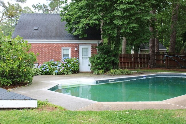 Building Photo - Spacious 4-Bedroom Home with Pool! "ASK ABOUT OUR ZERO-DEPOSIT OPTION"