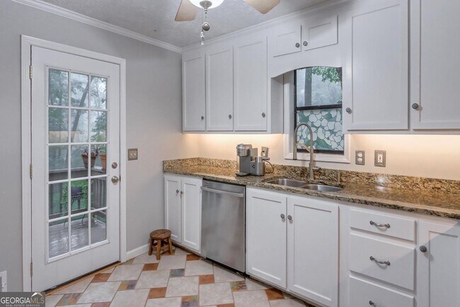 Building Photo - 428 Riverlake Ct