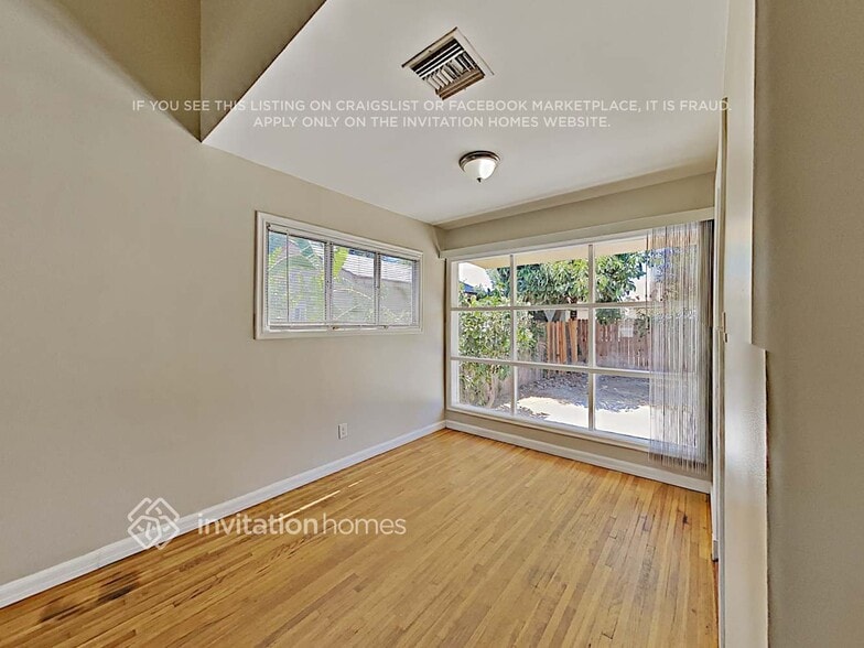 Building Photo - 8647 Tyrone Ave